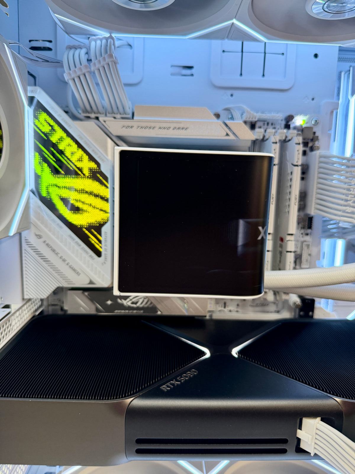 Ready-To-Ship: AMD Ryzen 7 9850X3D w/GeForce RTX 5090 Founder's Edition