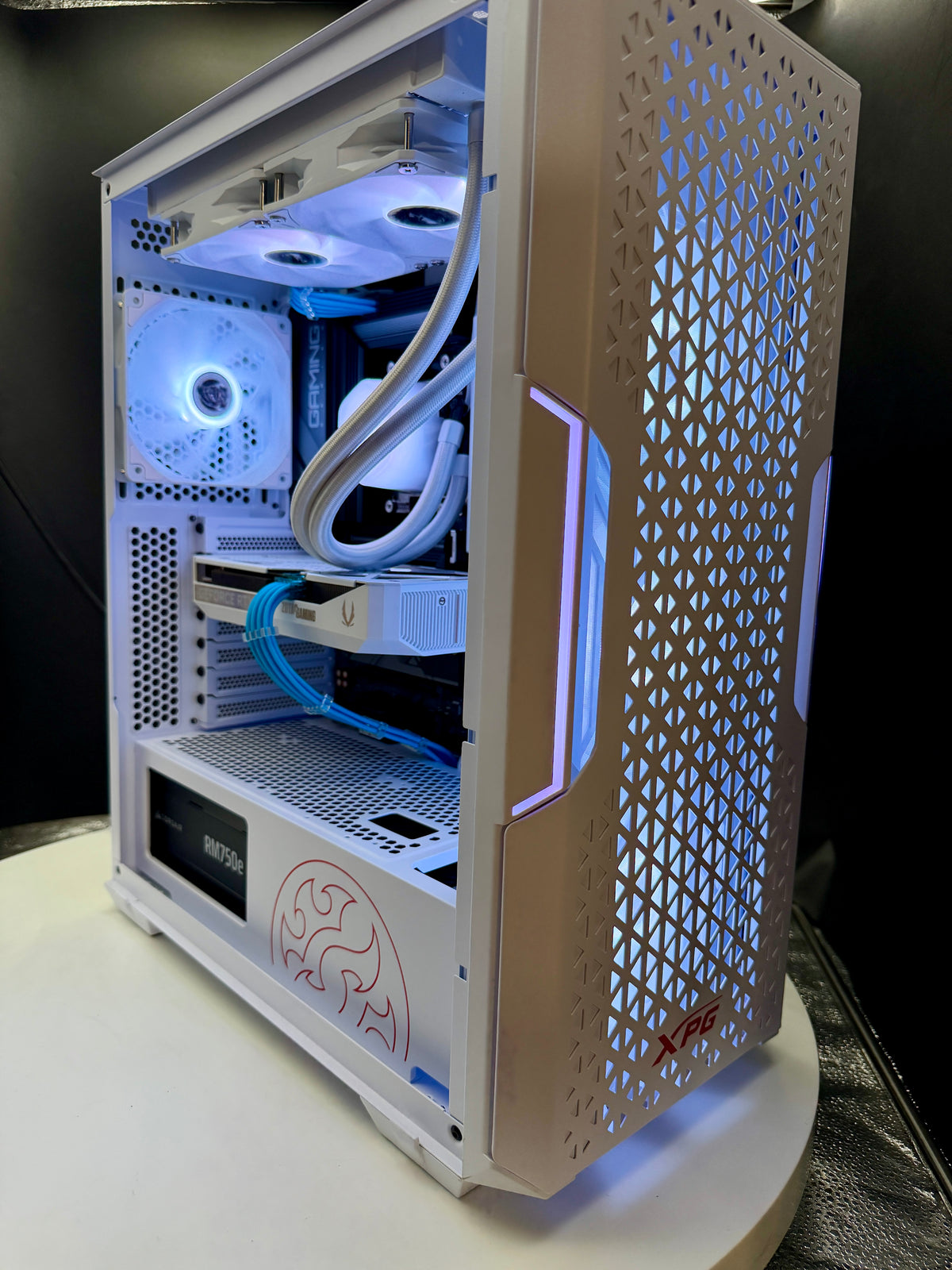 Ready-To-Ship: AMD Ryzen 7 7800X3D w/GeForce RTX 5060 Ti 16GB White Edition