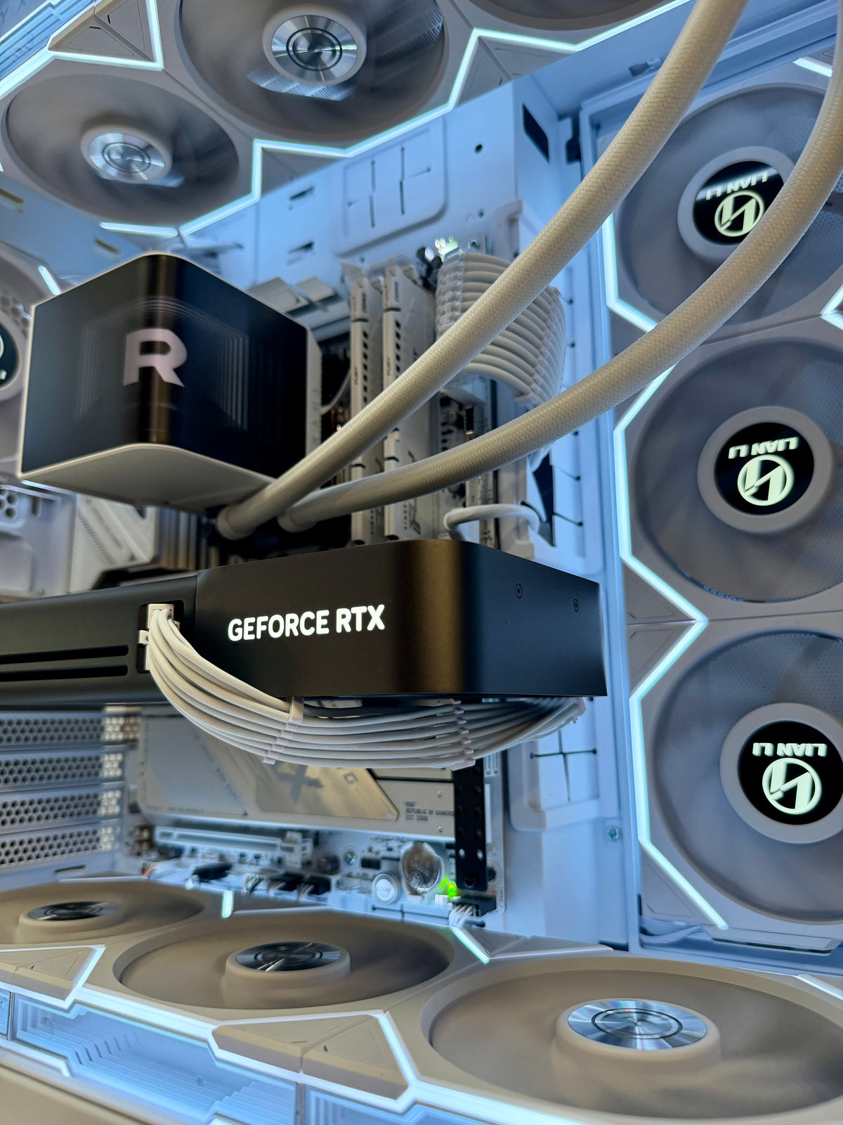 Ready-To-Ship: AMD Ryzen 7 9850X3D w/GeForce RTX 5090 Founder's Edition